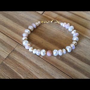 Beautiful pearl and multicolored bead bracelet